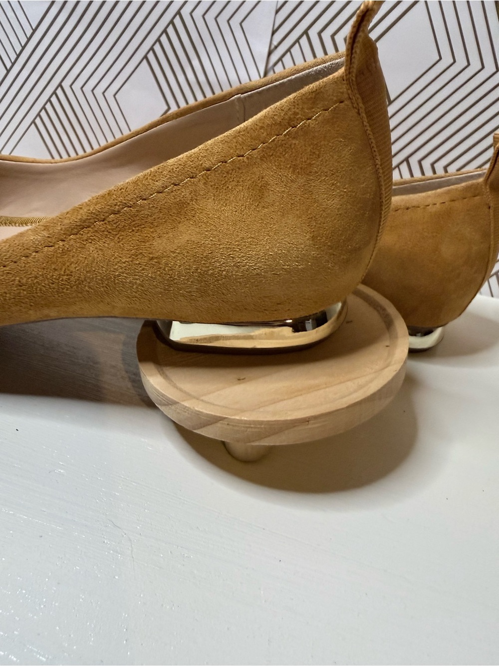 Franco Sarto Square Toe Ballet Flats Suede Gold Heels Camel Size 9 - Picture 3 of 7